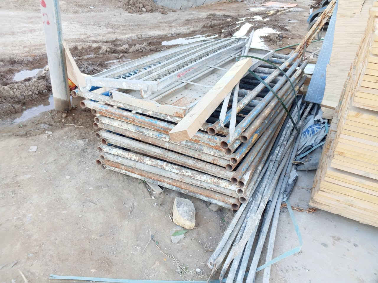 احمد العادلي للايجار الفخات والاجكات وبيع البسمار وسير الدرجه الاولى ولوح والبلاويد ويوجد جكات البيع عدد 2000


**إذا كنت صاحب هذا الإعلان وتريد حذفه لأي سبب، رجاءا أرسل رسالة إلى الدعم الفني**