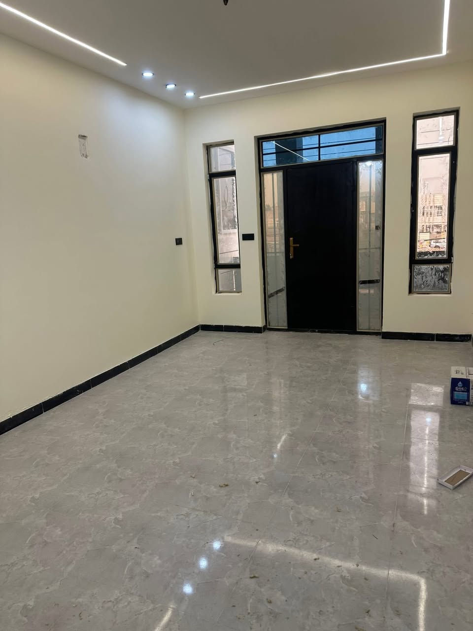 84متر للبيع 
الشعب حي العقاري/الكويتي 
مدخلين أضلاع مستقلة 
يحتوي على 
استقبال ،مطبخ،خدمات في كللا الطابقين وخارجية ،3غرف نوم كبيره 
للمعلومات أكثر مراجعه مكتب القريشي 
 للعقار ***********
