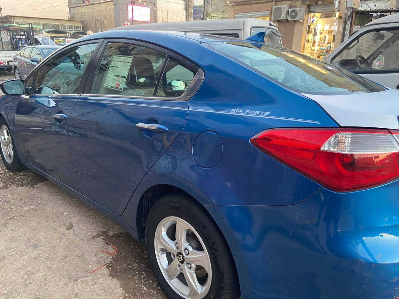 السلام عليكم KIA FORTE
2014 محرك 2000
ماشية 88 الف ميل
فول مواصفات 1/1 حت تبريد بالجكمجة بيها وشادلها داشكام ٤ كامرات 
سيارة كارتون تخم تاير جديد
منضومة تبريد جديدة شرط اصلي كلة موبس وكالة
دوشمة عام كشنات وكاعية وسفاري ودشبول وصندوق
صدر خلفي امامي جديد مشط ستيرن جديد باتري البارحة شادة بي ضمان ٦ اشهر سيارة جاهزة بمعنى الكلمة ربع مذب عليها
مكاني : بغداد حي اور
رقمي :*********** واتساب اتصال فقط
السعر : 93 ورقة
ملاحضات : حادث أمريكا فقط بنيد مبخرين ويا جاملغ وباب 
باسمي شخصيا رقم بغداد انكليزي جديد هزة جديدة سنوية 31
