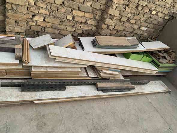 سلام عليكم عندي استان وملكانات  ورفوف وذراعات لبيع العنوان مدينة الصدر ***********
