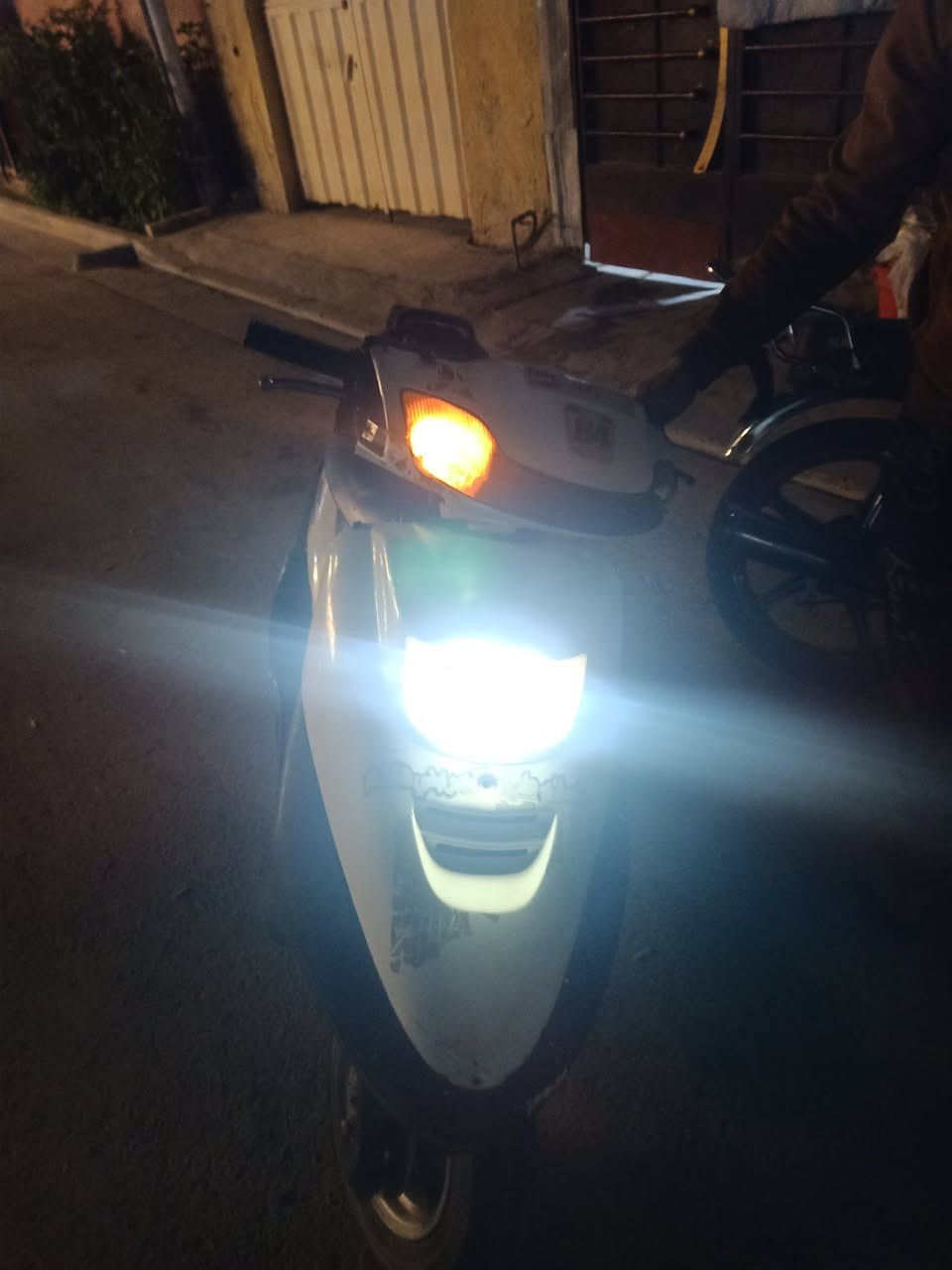 سلام عليكم دراجة فضائي لبيع سعر 175بيهة مجال شغالة بس كابريتر تعبانة


**إذا كنت صاحب هذا الإعلان وتريد حذفه لأي سبب، رجاءا أرسل رسالة إلى الدعم الفني**