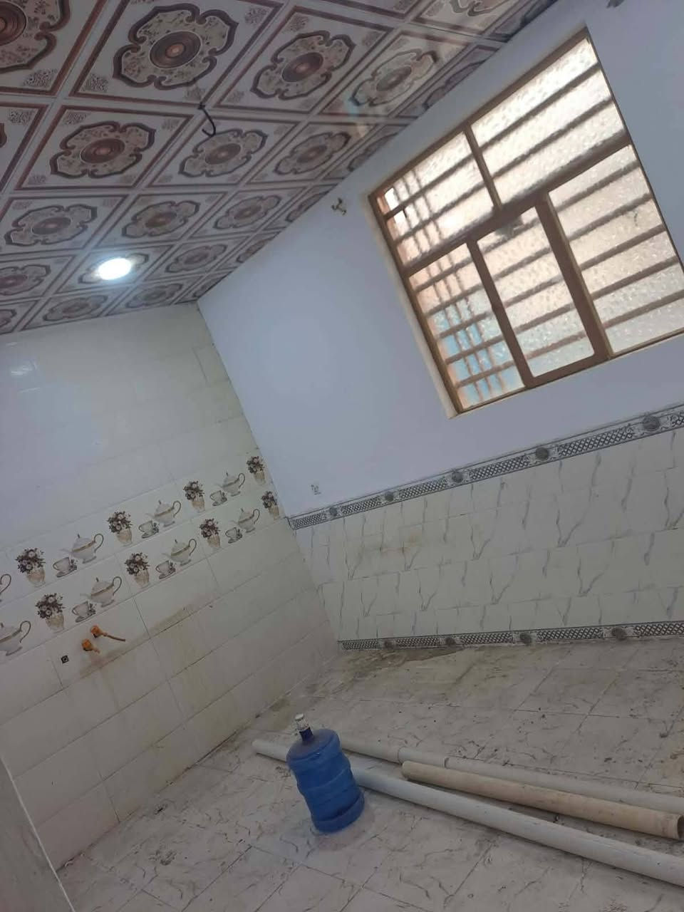 بيت زراعي سند 25 الأساس والفوك  صب البيت طابوك جمهوري غرفه وصاله ومطبخ وتخاريج خارجيه وداخليه  مقابل قريه الغدير عمود ٣٢٧ مزرعه مسدوده شارعين ٧٥ متر السعر 30مليون. ‏‪ 0780 802 7269‬‏
