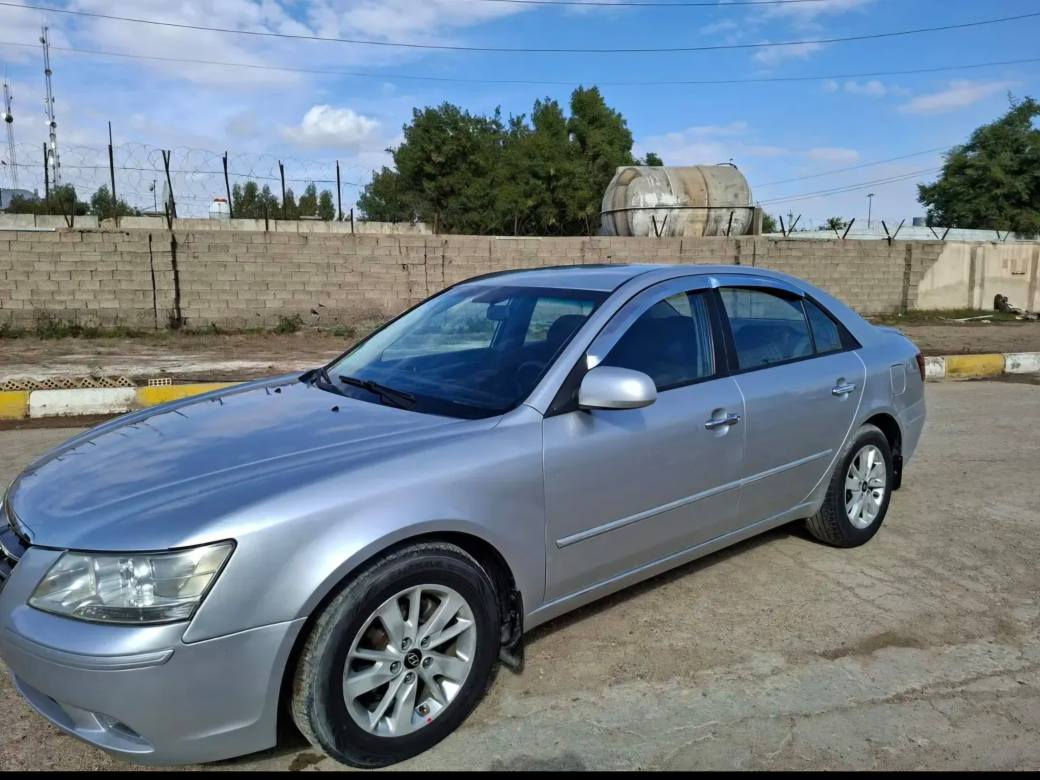 السلام عليكم للبيع سوناتا ٢٠٠٩ محرك اربعه سلندر فول مواصفات عدا الفتحه تحكمات استيرن كشنات جلد تخم تاير جديد صدر امامي خلفي جديد محرك وكير كفاله  سياره بدون حادث بيها صبغ كم قطعه اثر جراد ابيع حزام تراي زيرو السعر ١٠٤ وبيها مجال 
مكاني الدوره ابو دشير 
رقم الهاتف *********** بغداد, العراق
