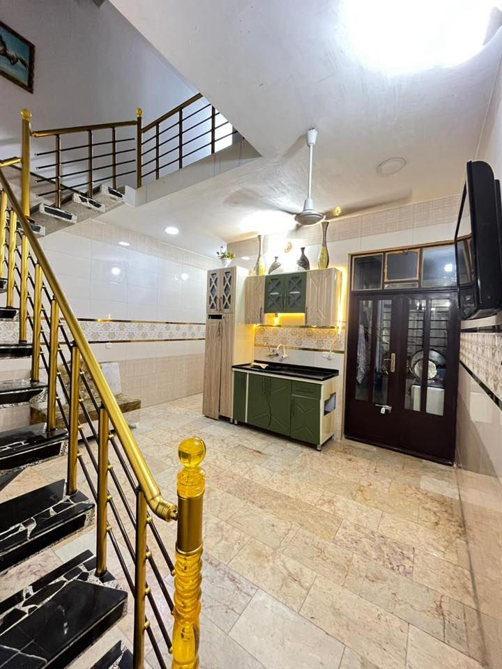 بيت 100متر نزال 20وجهه5منطقة الشعب شارع عدن مقابيل متوسطة الاشراق يعني بيوت ماكو مقابيل البيت ***********
