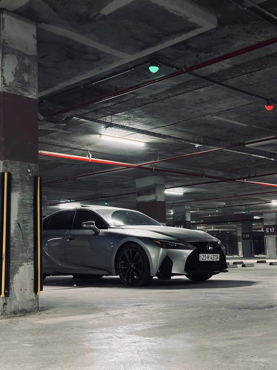 لكزز is350  f sport موديل 2022
السيارة 6 سلندر 3500 تنفس طبيعي السيارة اعلى فئة داخل احمر شاشة جبيرة كامرات 360 حساسات بكل مكان ومواصفات اللكزز معروفة
السيارة جديده حيييل ماشية 77 الف km وقابل للزيادة السيارة مكفولة من كولشي بيها ضرر فقط مثل مموضح بالصوره وهذا رقم الشاصي 

JTHGZ1B24N5050370
مكان السيارة بغداد الغزالية
السيارة معروضة ب 320 ورقة يعني 3 فاتر و20 ورقة للتواصل ع الرقم 
***********
