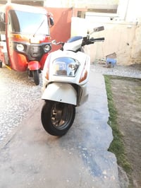 دراجة سازوكي كمة أوراق اصولية كاملة منزلهة من الرمبة صار شهر  ماشية 10...