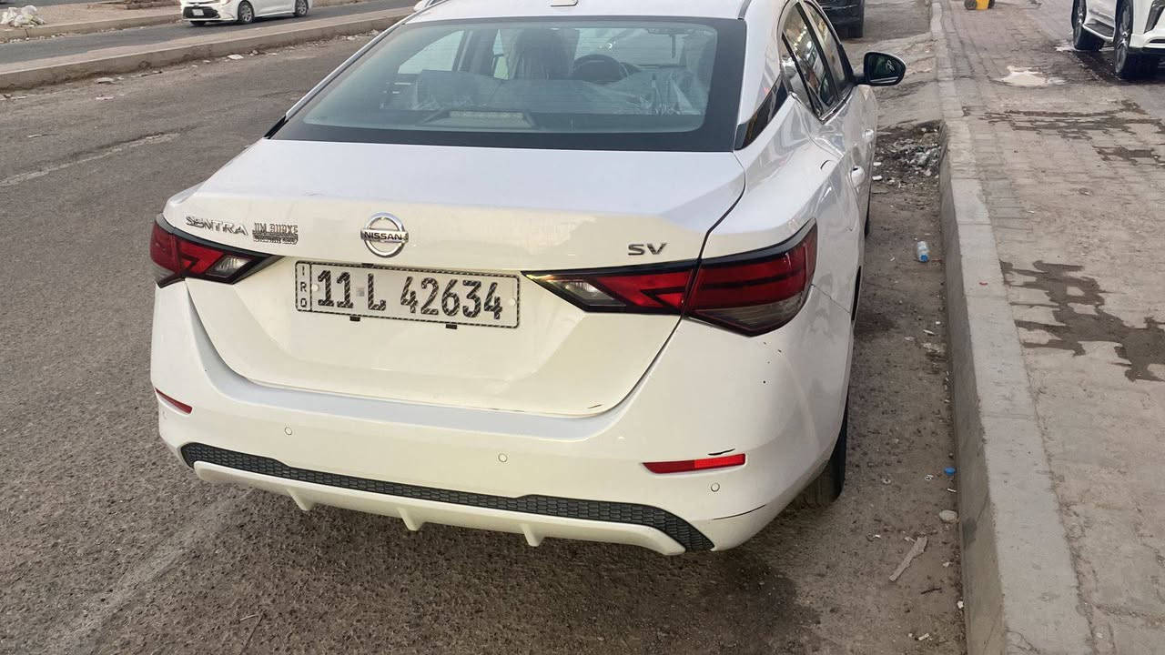 نيسان سينترا SV Plus 2023*
مواصفات أمريكية 

*التفاصيل:*
- *الموديل*: 2023
- *اللون*: ابيض لؤلؤي
- *المحرك*: 2.0 لتر 4 سلندر اقتصادي
- *الكير*: اوتوماتيك CVT
- *الممشى*: 70,000 كم فقط
- *الرقم*: بغداد
- *المكان*: الديوانية

المواصفات 

*الأمان والراحة:*
- شاشة 8 انج لمس + Apple CarPlay + Android Auto لاسلكي
- كاميرا خلفية 
- حساسات خلفية
- رادار أمامي + نظام الفرملة الطارئة
- مثبت سرعة "كروز"
- بصمة تشغيل + بصمة أبواب
- تشغيل عن بعد
- 6 ايرباك
- حساسات ضغط الإطارات

*الداخل والخارج:*
- مقاعد قماش مميزة لفئة SV Plus
- تحكم ستيرن كامل
- تبريد لمس شاشة
-  لايت نهاري اوتو 
- جنط 16 انش ألمنيوم
- مرايا كهرباء + تدفئة

*المواصفات:*
- اللون: ابيض
- المحرك: 2000cc - 4 سلندر
- الكير: اوتوماتيك CVT
- الممشى: 70 ألف كم
- الرقم: بغداد
- المكان: الديوانية
 SV Plus 
شاشة، كاميرا خلفية، حساسات، رادار، بصمة، تشغيل عن بعد، كروز، كاربلاي لاسلكي، 6 ايرباك، جنط 16

*السعر: 140 ورقة* ***********

سيارة نظيفة واقتصادية بالبنزين، مناسبة للعائلة والدوام.

*السعر المطلوب: 140$ ورقة*
قابلة للتفاوض للشراي
