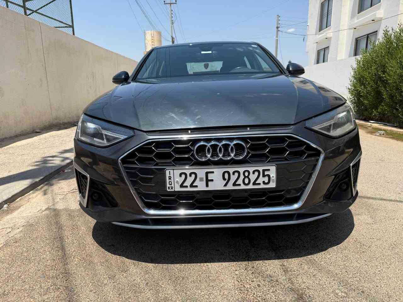 للبيع 2022 Audi A4 45 TFSI Quattro
* المحرك: 2.0 TFSI تيربو 4 سلندر
* القوة: 261 حصان
* ناقل الحركة: S tronic أوتوماتيك 7 سرعات
* نظام الدفع: Quattro رباعي
* تسارع 0-100 كم/س: 5.8 ثانية تقريباً
* فتحة سقف كهربائية
* كاميرات أمامية وخلفية
* حساسات أمامية وخلفية
* شاشة معلومات وترفيه كبيرة
‏* Apple CarPlay و Android Auto
* تشغيل بصمة وستارت/ستوب
* مثبت سرعة
* مقاعد جلد
* تكييف أوتوماتيك ثنائي المناطق
* إضاءة LED أمامية وخلفية
* مرايا كهربائية مع طي كهربائي
* جنوط ألمنيوم رياضية
* نظام مانع انزلاق وثبات إلكتروني
* وسائد هوائية متعددة
* نظام مراقبة ضغط الإطارات

السيارة بحالة ممتازة، محرك وگير وشاصي بحالة جيدة، جاهزة للفحص.
عدد الكيلومترات: (50 الف)
اللون:(اسمنتي)
السعر:(180 ورقه)

الاضرار:
جامغ ايمن معدل بارد
وجاملغ ايسر بي طعجة معدلة والشخوط مصبوغه

موقع السياره اربيل 
الرقم:***********
