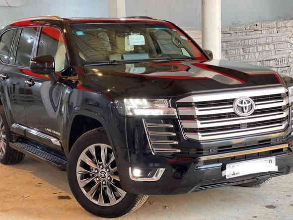 سلام عليكم 
للبيع لاندكروز 2023 بريم اسود ماشيه 26 الف 
مكفوله كفاله عامه رقم بغداد السعر 690 
بسمي العنوان نجف للستفسار 
رقم الهاتف ***********
***********
