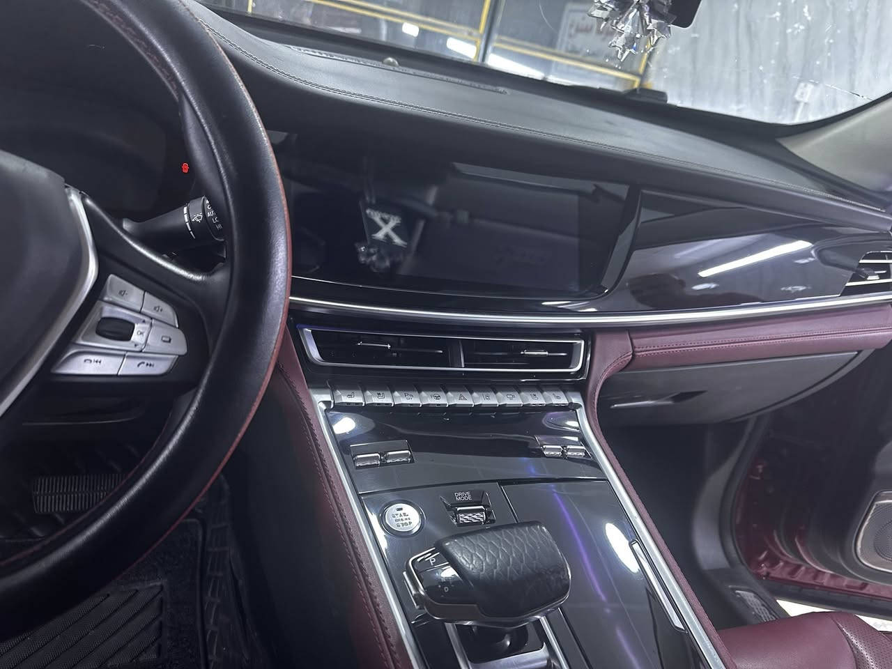 تشانجان موديل ٢٠٢٢ للبيع بسعر
 ١٩٠ ورقة 
المواصفات 
٢٠٠٠ تيربو 
كشنات تدفئة تبريد 
كامرات ورادارات
تسجيل الطرق عند السياقة
فول الفول
السيارة بيها طخة خفيفة الدعامية  الخلفية   اليمين


**إذا كنت صاحب هذا الإعلان وتريد حذفه لأي سبب، رجاءا أرسل رسالة إلى الدعم الفني**