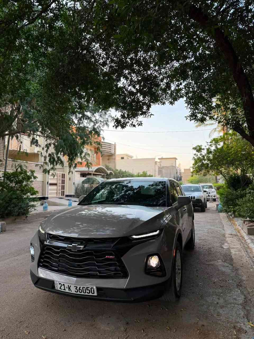 بلايزر 2021 لون اسمنتي مواصفات (LT2)
محرك 2000 تيربو 
ماشيه 49 الف ميل 
الضرر مثل ماموضح بالصور لا لغد لا شواصي 
ايرباك دركه فقط راجع سستم
المواصفات:
تحديد مسار 
بصمة تشغيل
*   بصمة 4 ابواب مع جنطه
* مع بصمتين �لايت ليد + نهاري
*   تحكم وضعيات القيادة�‹ تحكم ستيرن جهتين�هاند بريك بصمة
Type-C و USB منافذ
‹ كشنات كهربائي
• تبريد قطعتين
شاشة كار بلي + أندرويد اوتو
رادار امامي جانبي خلفي تفاعلي
‹ 
كاميرا 
(Auto start) اوتو ستارت ←
(Auto stop) اوتو ستوب
مانع انزلاق+ABS

السياره نظيفه كلش كير مكينه دبلات امامي خلفي كله تمام التمام وماناقصها ولا شيء

تم تنزيل السعر لظرف خاص 
🔴🔴🔴السعر 168 وبيها مجال بسيط 🔴🔴🔴
مكان السياره ديالى بعقوبه 
للتواصل خاص او على الرقم 
*********** واتساب موجود
