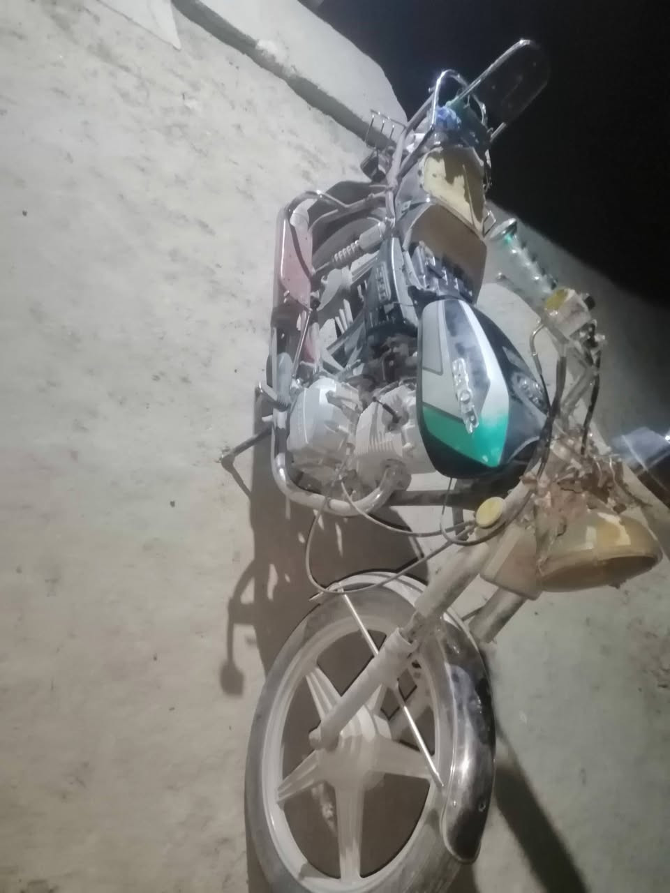 دراجة البيع رقم ابيض وسنوية السعر 500وبيهة مجال رقم الهاتف ***********
