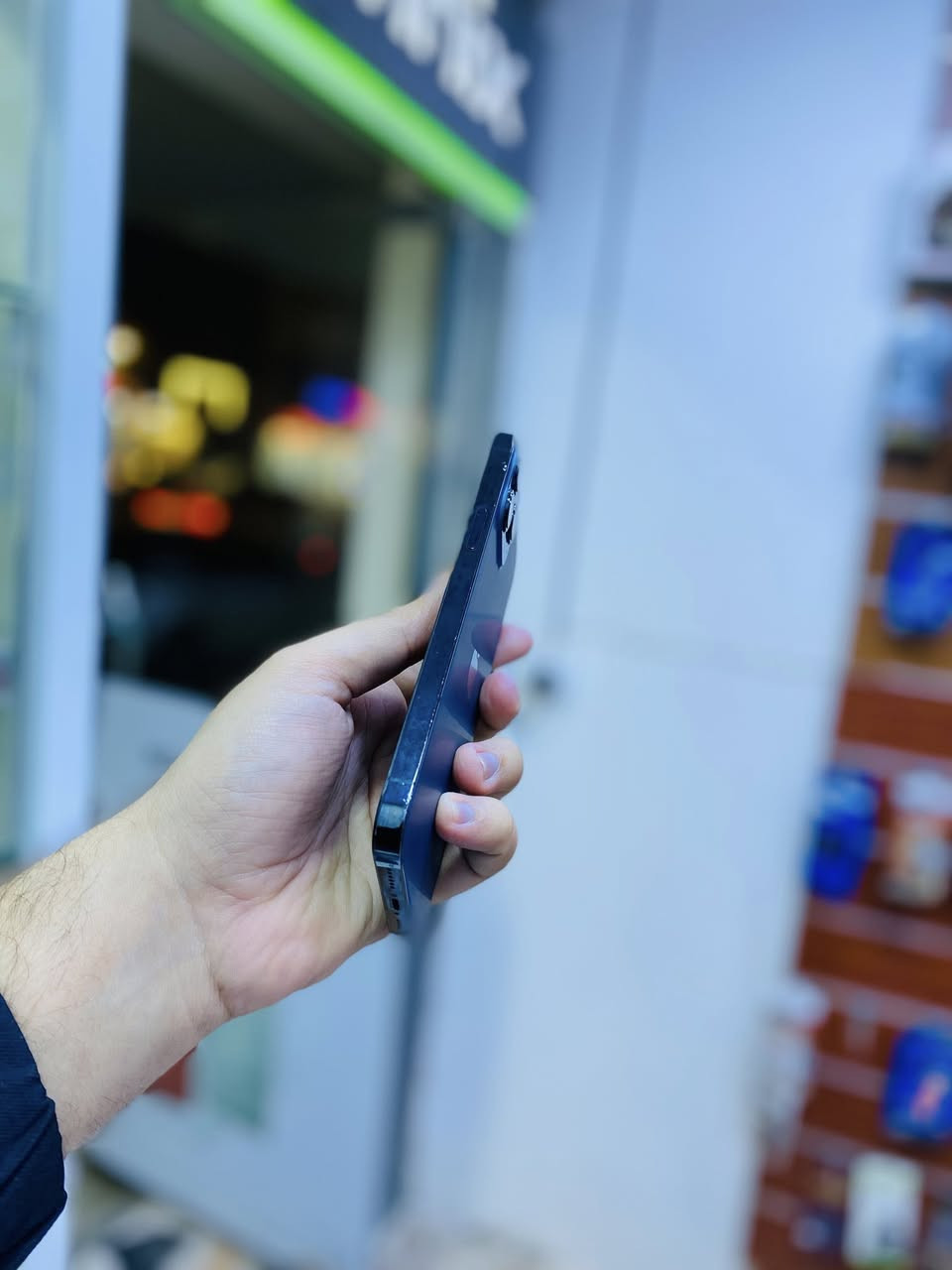 السلام عليكم للبيع ايفون 12 برو ماكس شرق اوسط ذاكره 256 بطاريه 76 صرفه كلش طبيعي بشحن جهاز مبدل شاشه كلش حلوه حتى ضمان انطيك بيها وكامره X1 مغوشه باقي كامرات كلها شغاله وفول الباقي صوت اتصال نت كله فول السعر 335 الف مكاني تكريت شارع الزهور ***********
