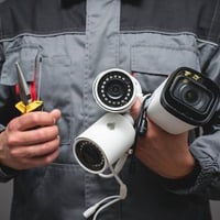 كادر تنصيب وصيانه كامرات المراقبه مع توفر جميع انواع الكامرات كل العلي...