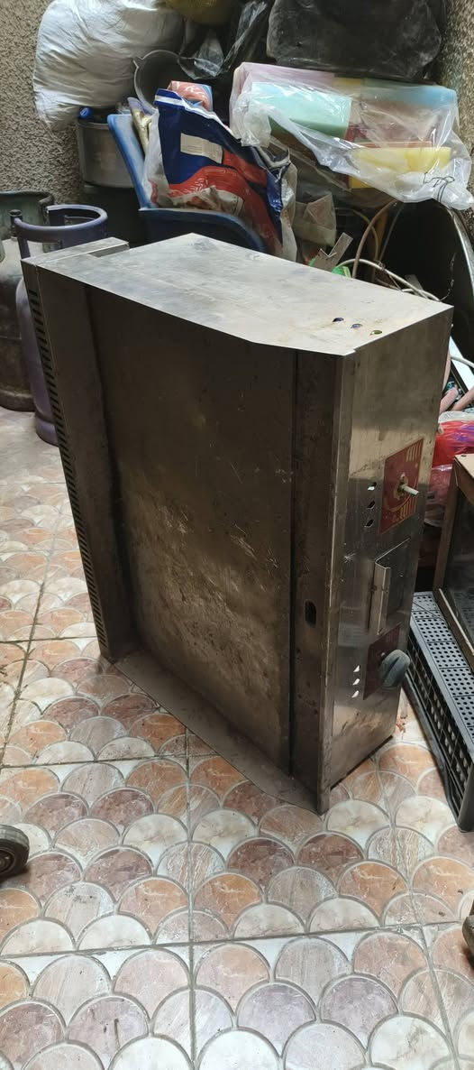 كريل ستنلس ستيل داخل وخارج أستيل الأصلي حالة البلادي إشعال ذاتي اثنان عين السعر ١٥٠٠٠٠  المكان بغداد الكرخ هاتف ***********  يحتوي على حراره لجمع الدهون مستعمل قليل
