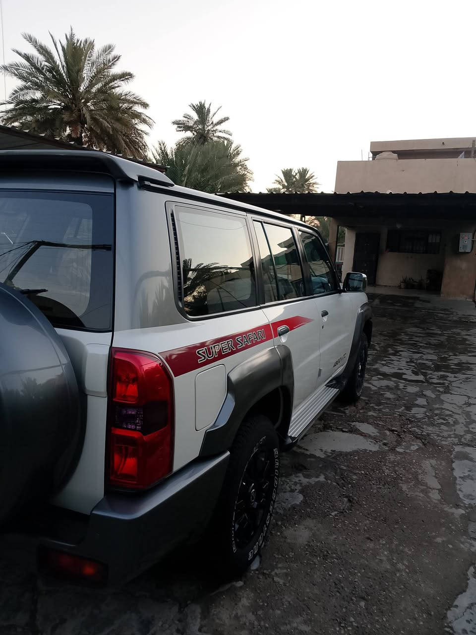 السلام عليكم نيسان باترول سوبر سفاري 2019بأسمي رقم بغداد دولي السيارة زيرو عله أيدي بعده السيارة بعدها أخت الزيرو ماشيه 21 ألف تخم تاير شركه بعده بيه محرك ما مغسول من الشركه السياره مخزونه بسرداب مكفوله من الرصعه ومن التكحيل عارضيه 38ألف وبيه مجال بسيط الاستفسار الاتصال على الرقم التالي (***********)
