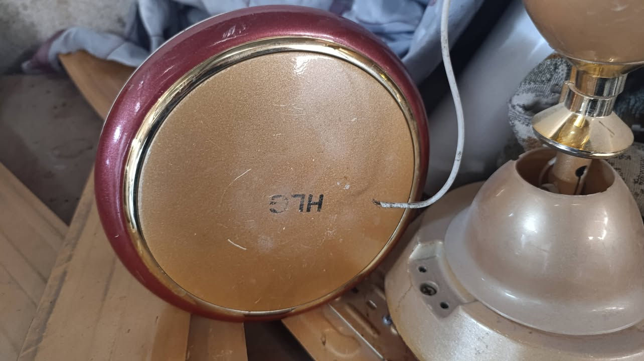 مراوح ثنين جديدات مامستعملات  قليل كلش ونضيفات منوع خفيفات الوحده بل سوك 35 اني ابعينهن ثنينه بسعر 60 وبيهم مجال قليل وشرط شغل مكاني كربلاء شهداه سيف سعد رقمي ***********
