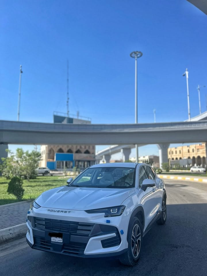 السلام عليكم للبيع سوئيست 06 كومفورت 2026
SOUEAST S06 COMFORT 
فحص مؤقت 
السيارة بعدها زيرو ماشيه 1300
المحرك: 1.5L تيربو
المواصفات:
إطارات قياس 18 إنج
شاشة عرض ترفيهية كبيرة قياس 12.85 إنج شاشة عدادات رقمية قياس 8 إنج
مقصورة الركاب جلد
مراية الوسطية مع خاصية التعتيمي
كاميرا خلفية
نظام الفرامل اليدوية الاوتوماتيكى Auto hold
نظام التحكم بنزول المنحدرات
حساسات خلفية
نظام التحذير من التصادم الخلفي نظام ابل كار بلاي واندرويد أوتو لاسلكي نظام صوتي 4 سماعات
مصابيح أمامية أوتو LED ديناميكية تنخفض وتصعد مع مصابيح نهارية LED
دخول ذكي (بصمة)
تشغيل عن بعد
خاصية إغلاق الشبابيك عن بعد
ماسحات الزجاج الامامي مع حساس للمطر مسند الذراع الوسطي مع ثلاجة
وضعيات قيادة متعددة
نظام مراقبة ضغط الإطارات
وسائد هوائية امامية وجانبية عدد2
وبعد بيها هواي موصفات 
سيارة حلوه واقتصاديه 
***********
(مكاني تكريت)
