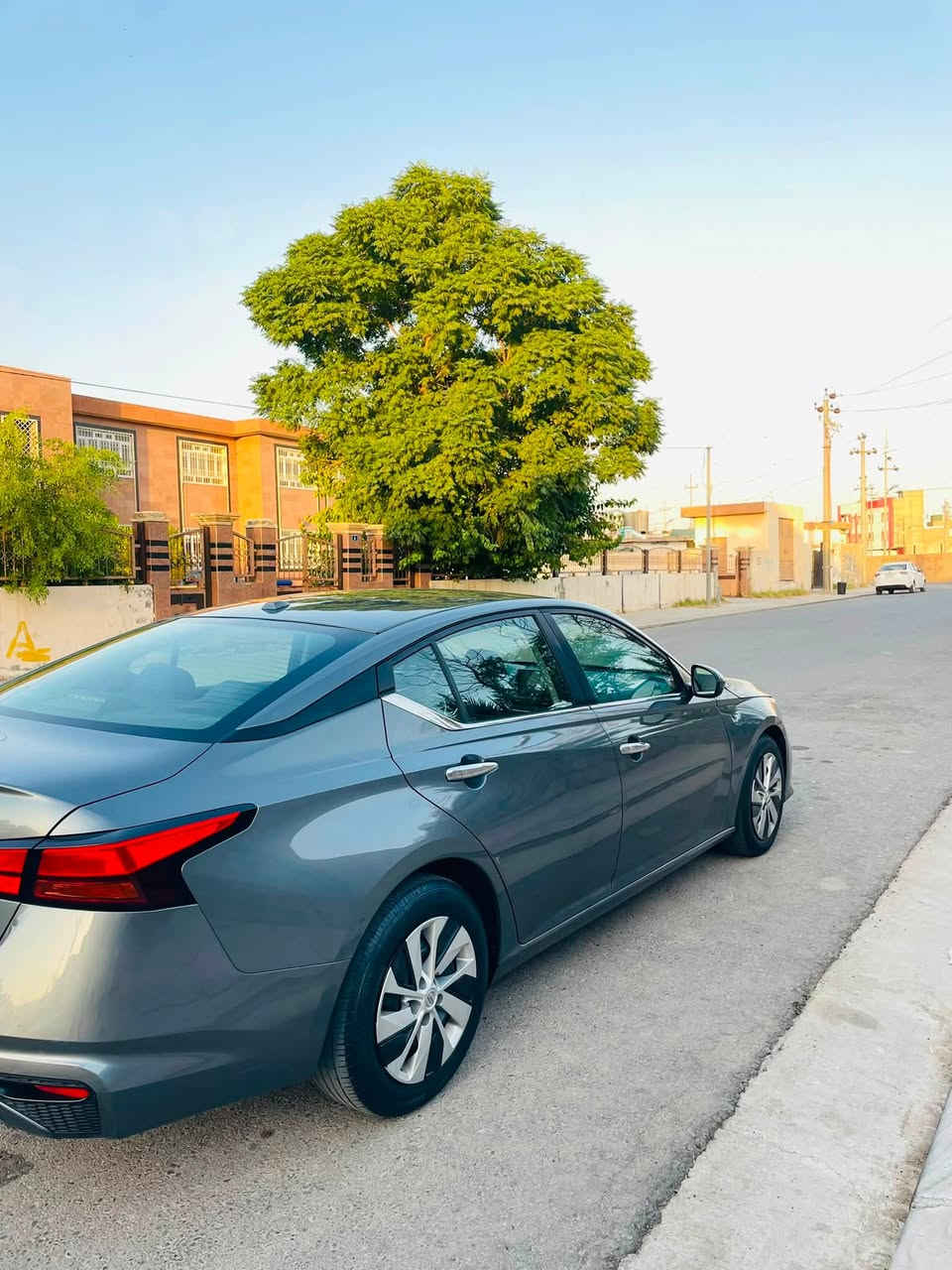 Nissan Altima 2020 
نموونە لە جوانی
پیش و پشت کەپس
 یەک پارچە سبوغە بەبێ ناوی
105 هەزار رۆیشتووە
یەک دینار مەسروفی تیدا نیە
رەقەم و سەنەوی نۆییە
گیر و مەکینە بەشەرت
تحویل غرامە بەشەرت
نرخ $128 مەجال
هەولیر
***********
