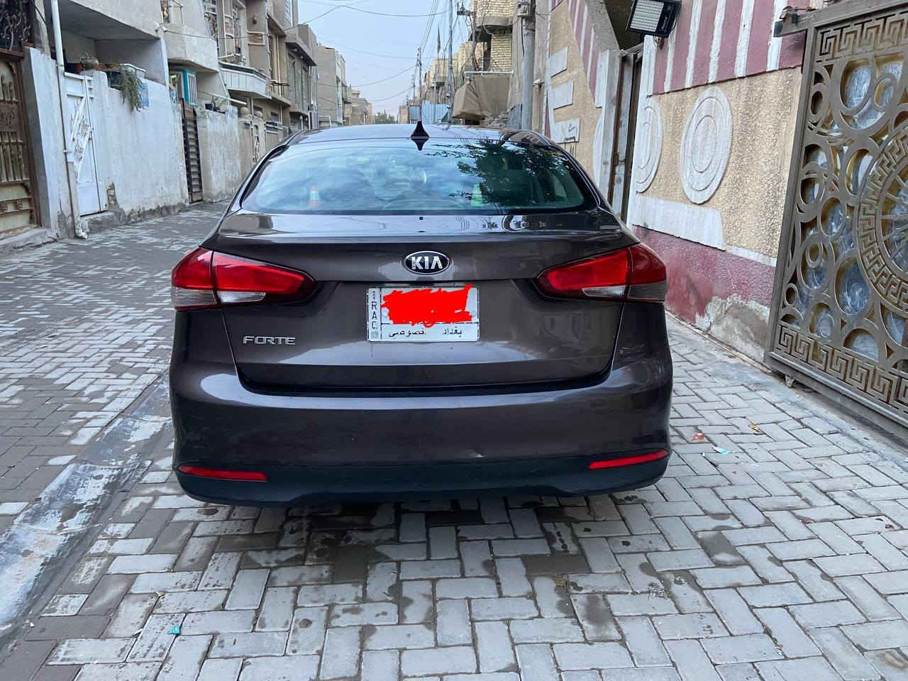 السلام عليكم ، السيارة حادثها مياه امطار إلى حافة الدوسة ،تعمل وتسير في أمريكا حسب التقرير ، كهربائيات كلها شغالة ماكو اي قطعة امبدلة بالسيارة موجود التقرير والسونار ،السيارة خير من الله ، متواجد واتساب وهاتف ***********  السعر 128 ورقة وبيها مجال ،عنواني بغداد العبيدي
