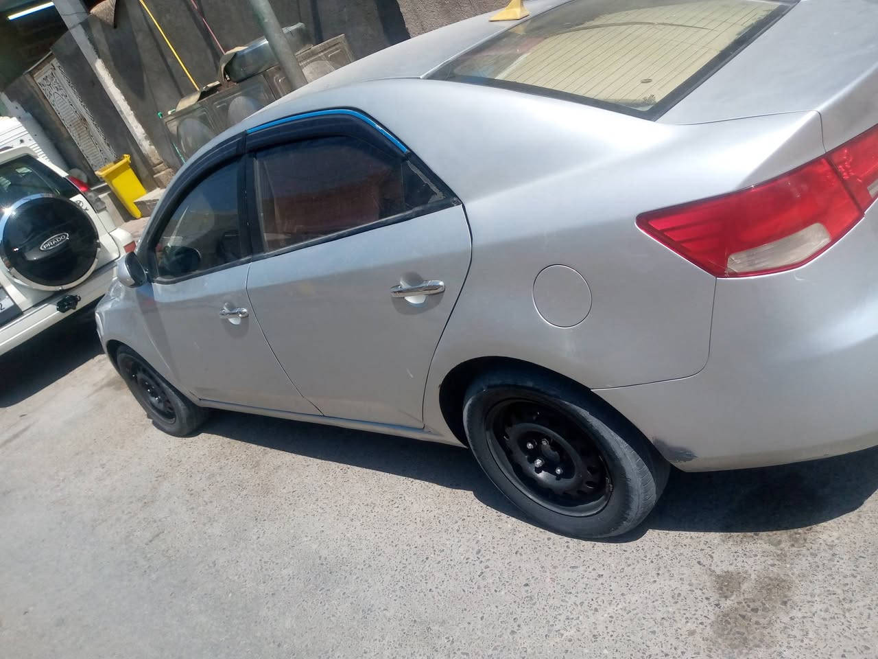 سيراتو لبيع
موديل ١٣
سيارة جاهزة 
كير مكينة تبريد حدادة كله تمام 
فول سيارة بصمه ما عد الفتحة 
الاستفسار مراسلة الرقم 
***********
السعر ٣٧

