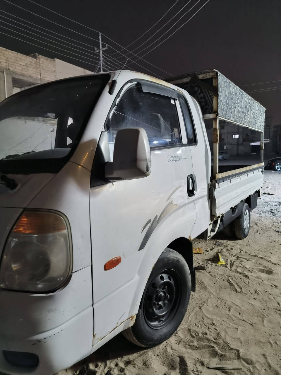 سلام عليكم كيا حمل مكان البصره الزبير السعر 58 رقم ميسان صدامي راعيها بالبصرة الحيانيه ماواصله اتكفل غرامات شاصي مكفول رقم شاصي واضح مكينه وكير جدد كهربائيات شغاله اتصل *********** محرك 2700
