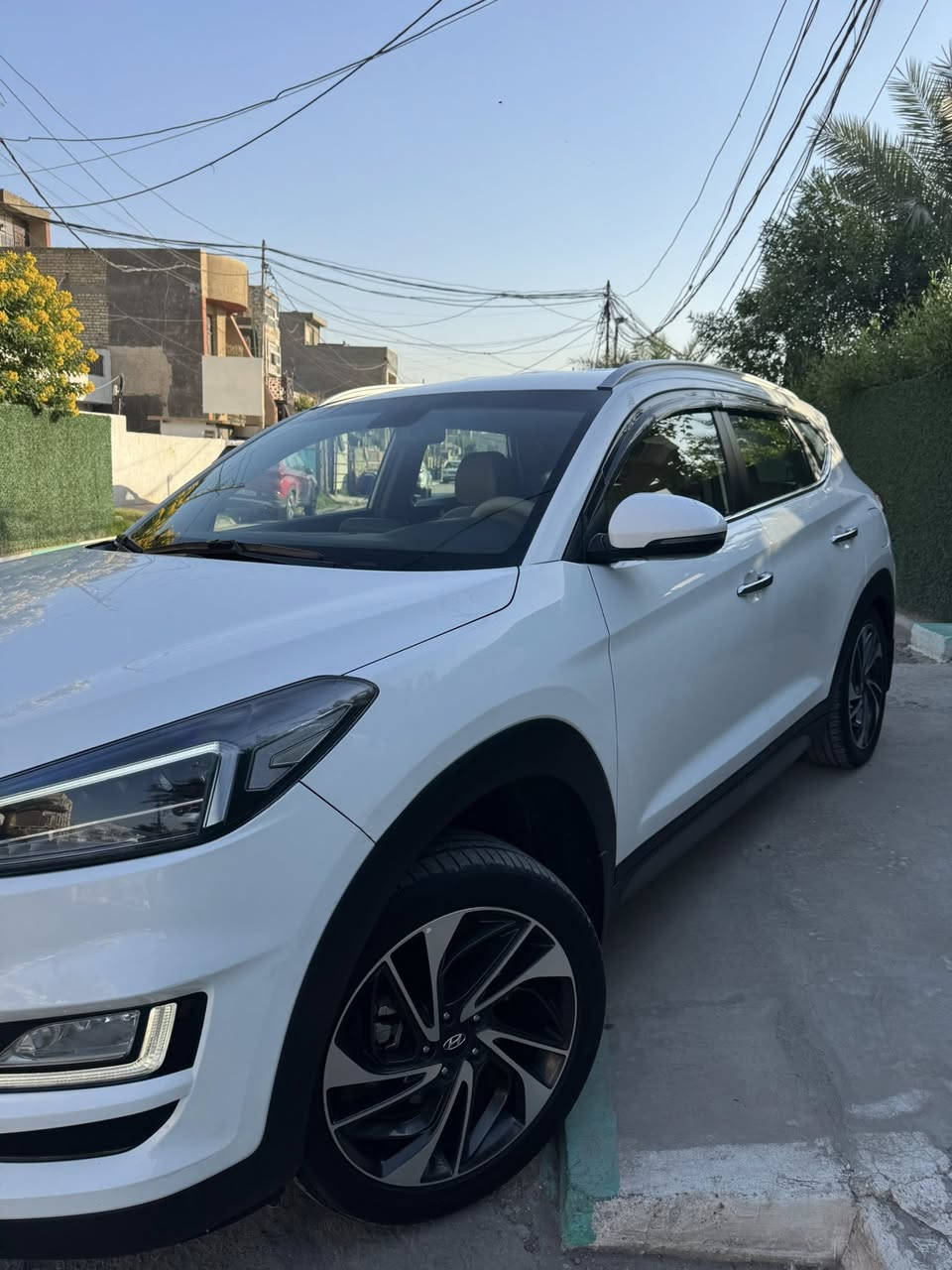 توسان موديل 2020 خليجي
السياره ع ايدي من الزيرو 
ماشيه 000 80 km 
السياره مابيهه نقص ولكن بيها بارد واكو مكانين يحتاجن بارد وبعض الشخوط تخم تاير جديد مابيها نقص 
السياره بانزينها فقط محسن واستخدام 
شخصي
فول مواصفات 
بصمه 
كامره خلفيه دواره حساسات 
كشنين كهرباء وجلد بلادي شاشه بلاديه 

رقم صاحب سيارة ***********
