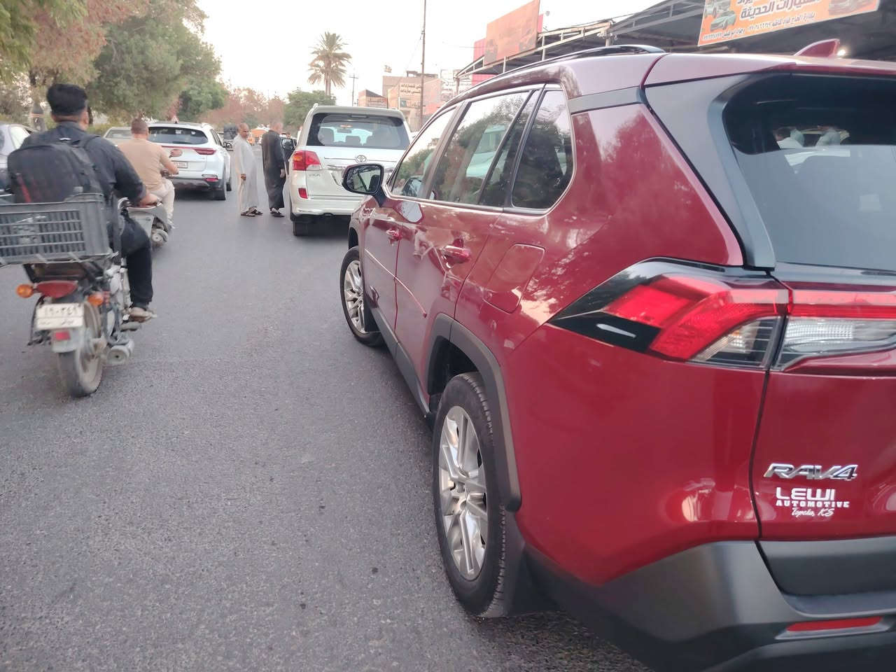 TOYOTA RAV4 XLE PREMIUM 202
تيوتا راف فور بريميوم مواصفات 1/1
سعرها 240 وبيه مجال بأسمي بدون رقم 
ماشيه ٤٢٠٠٠
المواصفات:
سيارة بانزين
بصمة  
سلايت 
كشنات جلد تحكم كهرباء تدفئه وتبريد 
شاشة ديجتال كبيرة
3 انضمة سبورت و العادي و الاقتصادي 
رادار تحديد مسار 
مثبت سرعة  
صندوك كهرباء ذكي
حساسات 360 
ترحيب 
اوتو بارك 
اوتو هولد 
هاند بريك بصمة 
نقاط عمياء
السيارة بيها هواي موصفات حلوة 
السيارة حادثهه: باب خلف السايق فقط لا غير 
للأستفسار عن السعر الاتصال على ‬الرقم ‭***********
 مكلف بالنشر
ماسنجر مقفول
