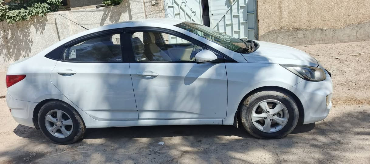 اكسنت خليجي ٢٠١٤ ماشية ١٢٢ بيها جاملغ امامي وبيها بارد السعر ٩٠ وبيها مجال ***********
