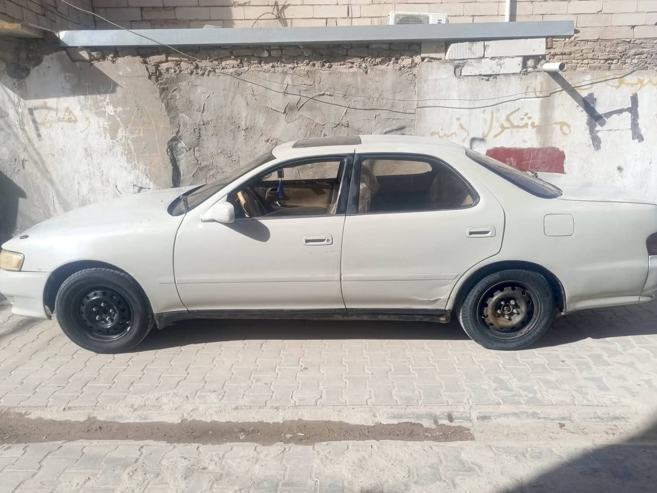 سلام عليكم كرسته البيع مكينه اوكير نضيفة موديل 1995 بيها ربع الوراه مبدل وبيها ضربه  السياره رقم نكليزي وبسمي السياره لسعر 42 وبيها مجال حق لجاي وهذا رقمي *********** السياره بنجف كوفه
