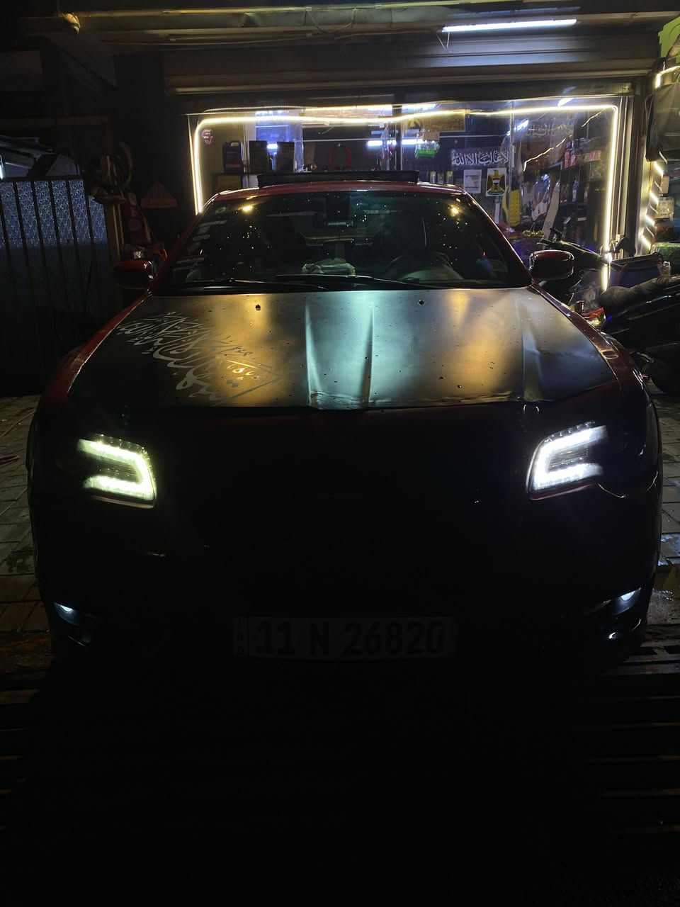 اوباما موديل 20 باسمي حادث بنيد وربع الجاملغ مكفوله دواخل السياره فووووووول للاخير رادارات كامره برده خلفيه بصمه بنورامه خزن تلث مودات كشنات سبورت محرك 3,600 كشنات وستيرن تدفئه وتبريد الخلفيات هم تدفئه السياره بيها هواي مواصفات دفيوزر خلفي ووياها اكزوزات بدون صوت مكانها بغداد مراوس فقط بدورنكو أو جيب SRT  
للاستفسار 
*********** واتساب 
*********** اتصال
