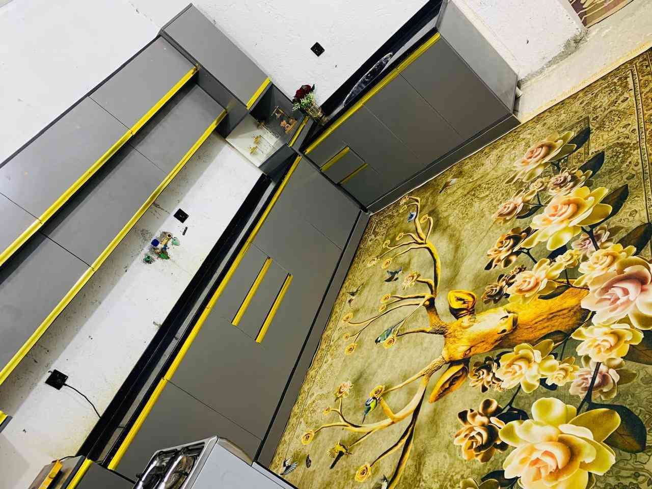 سلام عليكم بيت للبيع 100متر مربعه غرفتين وصاله ومطبخ وستقبال وتخاريج المكان شارع كربلاء 136طريق ياعلي البيت طابو زراعي قرار محكمه مشمول بل تطويب للستفسار لاتصال على الرقم ***********
