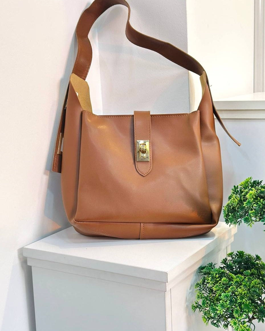 جنط نسائي 
سعر المفرد 10 آلاف دينار
سعر الدرزن 84 ألف دينار
قياس 22 × 32 سم 
واتس اب :***********
واتس اب :***********
