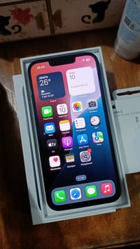 ايفون 13 عادي بطارية 87 بلادي ما مصعده  ما مفتوح نورمال حاسبة + نظافة ...