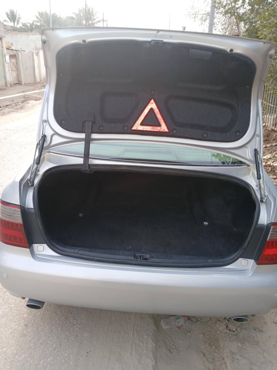 السلام عليكم ورحمة الله وبركاته
من رخصة مدير الكروب المحترم 
شاهينه موديل ٢٠٠٤ 
رقم انكليزي باسمي قرار ٤٨
 للبيع فقط اعتذر ما اراوس 
السعر ١٤٠ ورقه 
شاهينة مكفوله من الكص ومن نقل الجثة ومن الاصوليات ومن الحادث تحوير الجوه نجف دشبول الامارت 
كير مكينه تبريد تايرات وباتري جديد غراض جنطه موجوده 
ثلاث دكم كرستال برده شاصي ٨٢ مري شفط وترحيب حساسات امامي وخلفي كامرة دوارة ستيرن كهربائي ٦ بصمات اربع جامات اوتو اربع جامات تصعيد وتنزيل من الريمون وباقي المواصفات معرفة 
العنوان محافظة الديوانية قضاء الشامية 
***********
