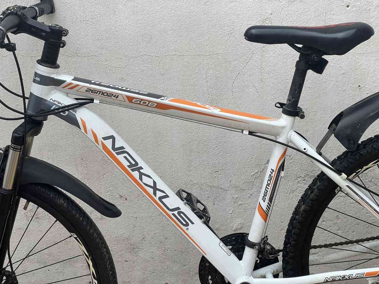 السلام عليكم
بايسكل للبيع بالة اصلي مو صيني 
 سعره 100الف وبي مجال
اربيل


**إذا كنت صاحب هذا الإعلان وتريد حذفه لأي سبب، رجاءا أرسل رسالة إلى الدعم الفني**