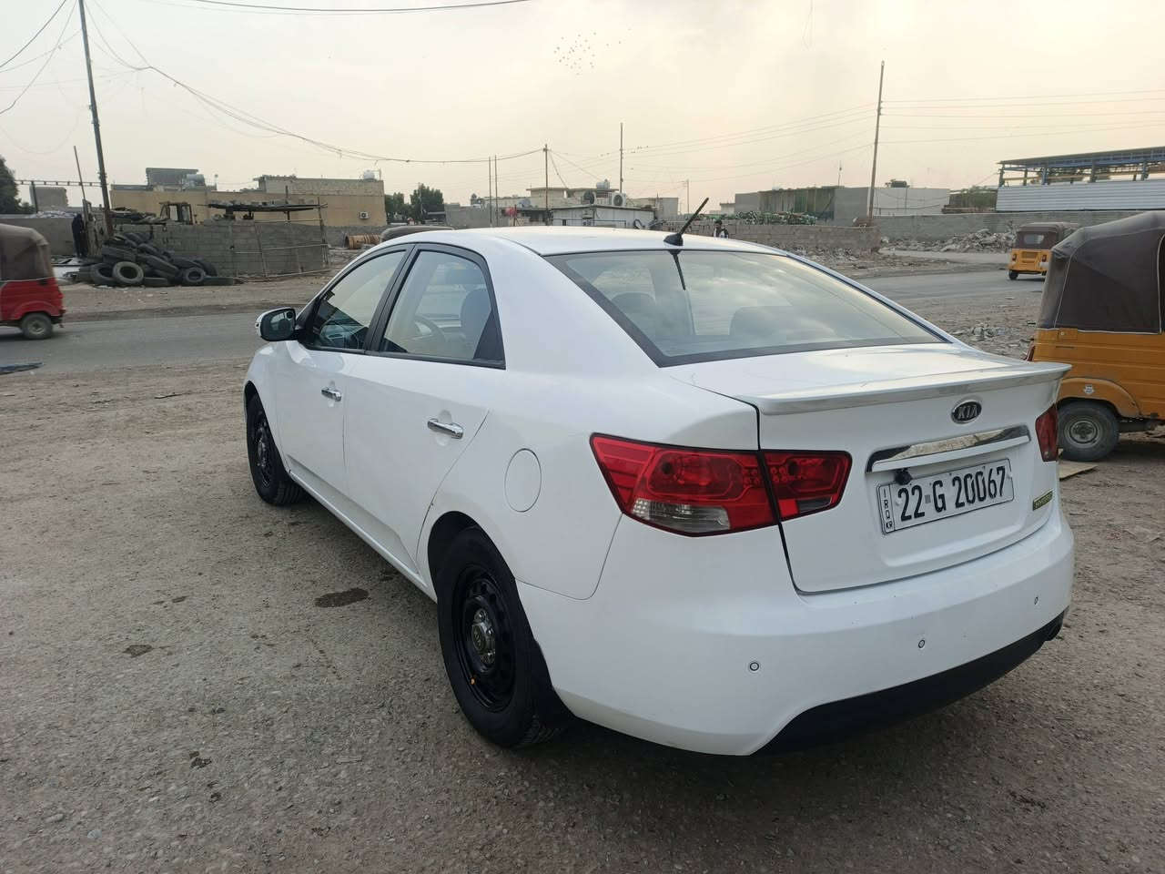 سلام عليكم سيراتو خليجي البيع موديل 2012 مكينه 1600 كير اوتوماتيك بيها مكانات مصبوغاا  المكان بغداد رقم الهاتف ***********
