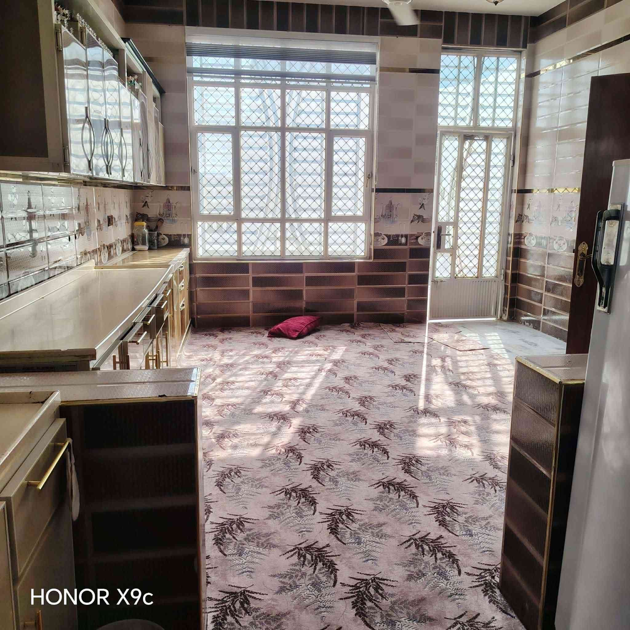 سلام عليكم بيت للبيع طابو صرف مساحته 300 بناء حديث 
قرب مستشفى القاسم حي الشهداء+متوفر ماء مولد وطني
  *********** موجود واتساب تفاصيل
