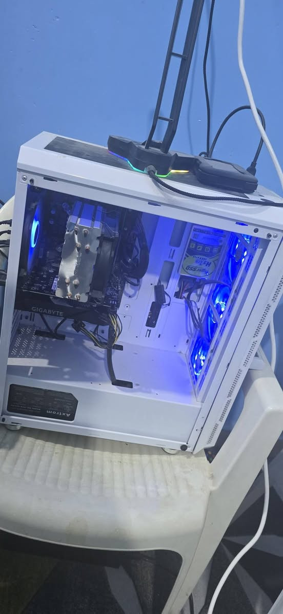 سلام عليكم

حاسبة للبيع مواصفات

GPU:1650

CPU:15-10400f

Ram:16 GB DDR4

MB:H410 S2H

Storage:1TB HDD

PSU:500Watt

ضايف للمعالج مروحة تبريد غازي ضايفل للكيس مراوح اضافية ف صار المجموع 6 مراوح 3 ادخال و 3 اخراج بالصور طالع تخزين اضافي ما عليكم بيه

***********الرقم:

مكاني البصرة دور الضباط ورة ملعب البلديات

ما عدي توصيل لان الكارتونة ضايعة ف تجيني

تفحصه وبالعافية عليك
