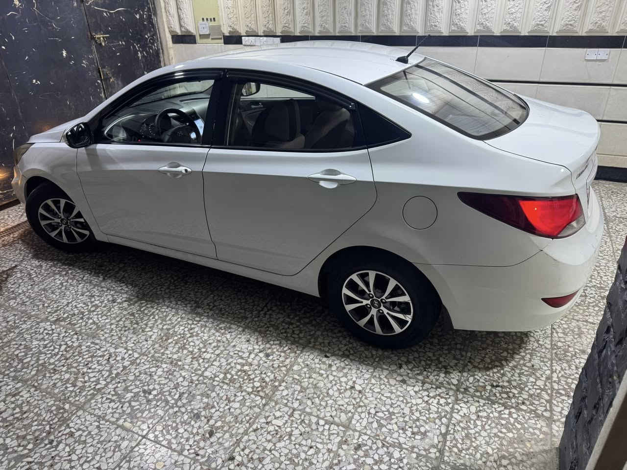 السلام عليكم 
للبيع اكسنت 2016 خليجي محرك 1400
بيها اربع قطع صبغ 
ماشيه 200 الف 
سعر السياره 82 
***********
