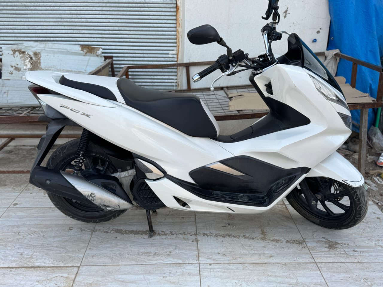 Pcx جيل ثالث ياباني شاصي JFمكينه 150 
مكاني ديالى بعقوبه الصناعه الثالثه  السعر 19 وبيها مجال ماشيه 30رقمي ***********
