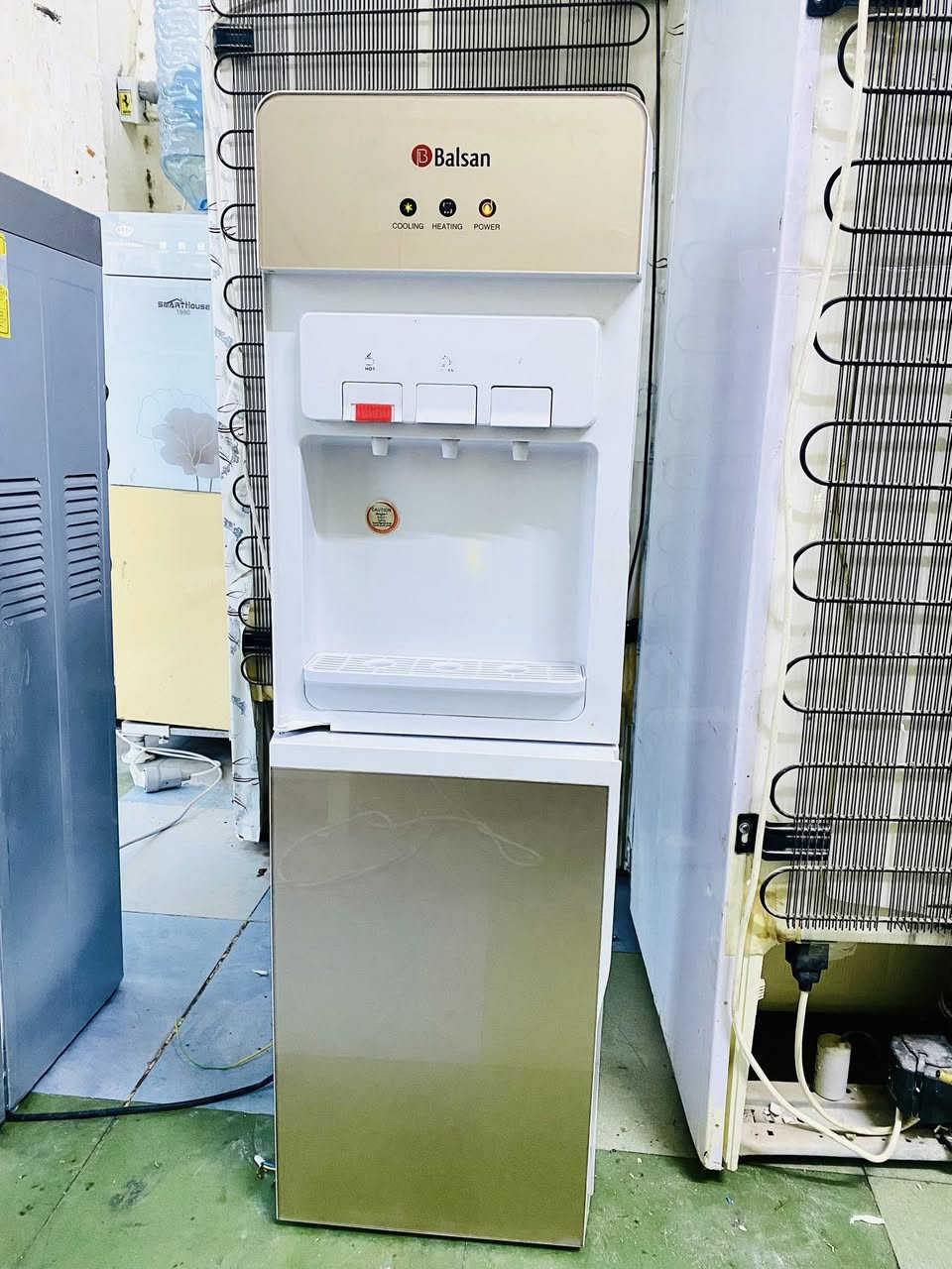 إسلام عليكم براد شغال بشرط كل عيب مابي بلادي مامصلح شغال حار بارد ثلاجه نظافه ٩٥٪؜ نوعيه Balsan السعر 65 الشراي يتصل ع الرقم *********** واتساب
