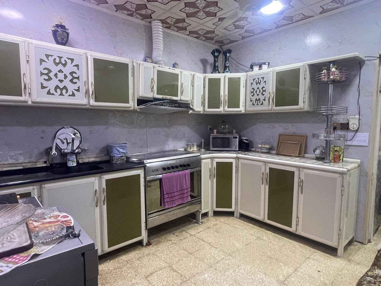 السلام عليكم
دار للبيع المساحة 200 متر ، الواجهة 10م يتكون من طابقين / الطابق الأول: غرفتين نوم وهول داخلي وهول استقبال و مطبخ وصحيات. الطابق الثاني: غرفتين نوم وهول وصحيات والسطح كاشي. الموقع حي صدام نهاية المدخل الثاني قبل جامع الحبيب المصطفى. مع الكاميرات وقسم من الأثاث.للتواصل على الرقم: *********** 
السعر 150 مليون و بي مجال.
