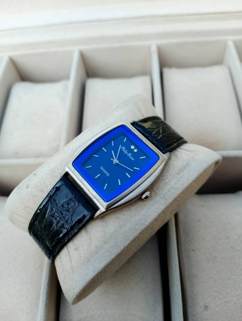 بسم الله الرحمن الرحيم 
تحيه طيبه للجميع ♥️ 
للبيع ساعه فلب بارسيو 
مكينه ياباني اصلي 
سير جلد طبيعي اصلي 
مكينه بطاريه 
السعر 25 الف 💵💵
العنوان بغداد الدورة
يوجد توصيل إلى جميع محافظات العراق وبغداد أيضاً 
للحجز والاستفسار المراسله على الخاص او على الرقم 
ه‍ *********** ☎️ متوفر واتساب
