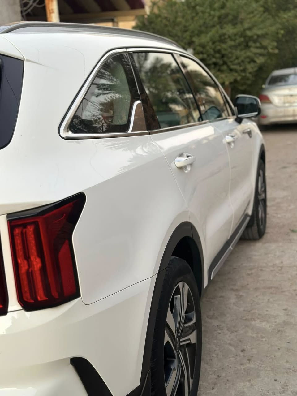🚨🔥 سورينتو 2023 خليجي فل فل 4x4 للبيع 🔥🚨
🚗 كيا سورينتو موديل 2023
💥 خليجي فل مواصفات كامل
📍 دفع رباعي 4x4
📊 ماشيه: 87,000 كم فقط

✨ أهم المواصفات:
✔️ 6 سلندر مكينة قوية
✔️ قير أوتوماتيك ناعم
✔️ 5 كاميرات 360 محيطية
✔️ شاشة كبيرة + نظام ملاحة
✔️ تشغيل بصمة + دخول ذكي
✔️ حساسات أمامي وخلفي
✔️ داخلية جلد فخمة + تبريد وتدفئة
✔️ ثبات عالي وسواقة مريحة جداً

⚠️ ملاحظات بصراحة للجاد فقط:
* طخّة بالجنط
* رصعة بالباب
* رصعة بالجاملغ
* ⁠يرادلها تبديل جامه اماميه
    (غير هذا السيارة نظيفة وما بيها أي مشاكل ميكانيك أو كهرباء)
⸻
💰 السعر: ( 27,200 ) دولار – قابل للنقاش البسيط للجاد فقط

📞 الاتصال: ( *********** )
⸻
🔥 سيارة جاهزة للفحص بأي مكان
🚀 ما تحتاج أي صرف، تنباع بسرعة إن شاء الله
