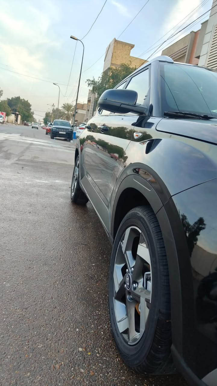 السلام عليكم
بدون حادث زيرو مماشية ولا كيلو بامريكا 
بدون صبغ و بارد و تبديل 

حادثها سرقة من الوكالة سرقة   مازدات و تايرات والدعامية  الامامية و الخلفية اجت وياها 

و غراص كلها تفصيخ اصلي شديتلها 

السيارة بعدها بحالة الوكالة 

هيونداي فينو 2024 وارد امريكي 

مواصفات 

بصمة تشغيل 

تشغيل عن بعد 

لد امامي 

شاشة دجتال 

شاشة أبل كار بلاي و اندرويد أوتو

رادار امامي 

رادار خلفي

رادار جانبي 

ثلاث انضمة 

سبورت و نورمال وسناو

كامرة خلفية 

فتحة 

منافذ شحن تايبسي 

مغلفة PPF جاملغات امامية و بنيد

السعر 150 و قابل للتفاوض 

حاليآ ماشية 9 آلاف 

العنوان بغداد حي القاهرة 

للاستفسار 
***********
