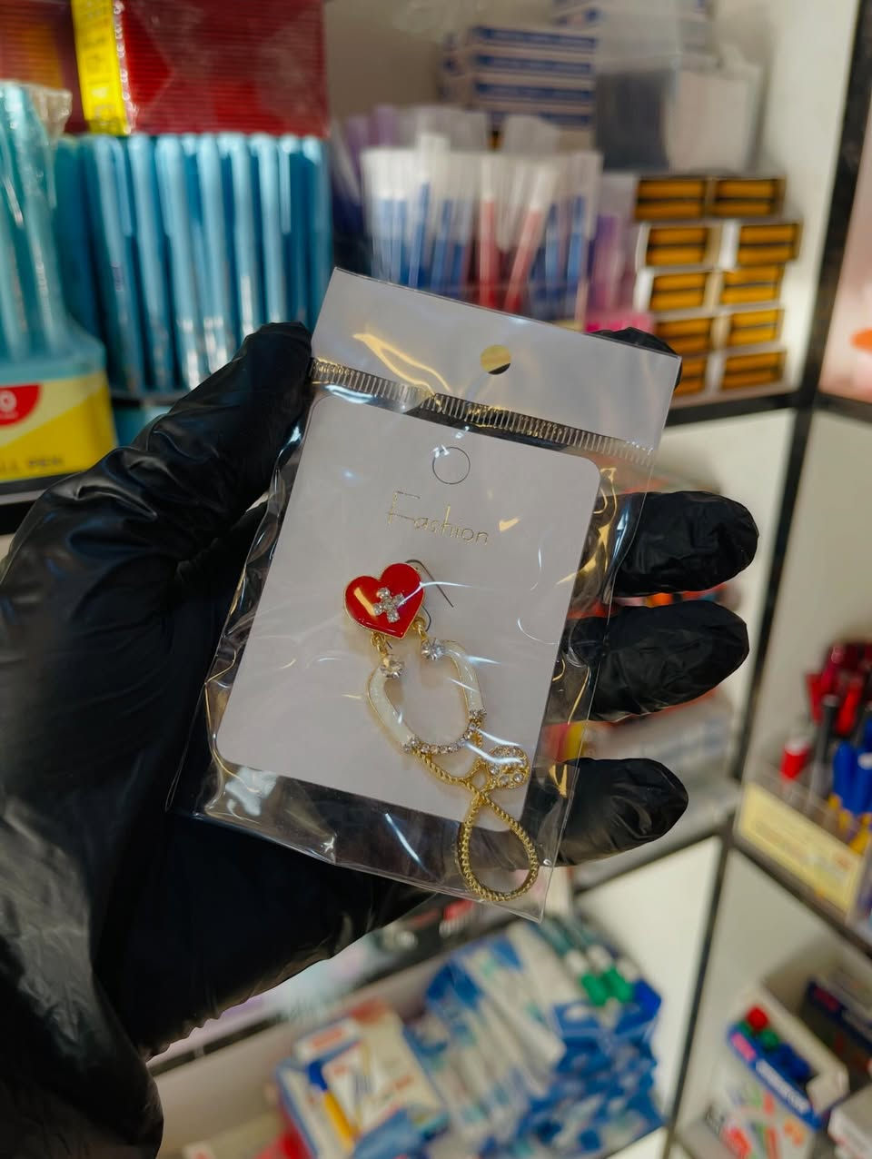 ✨ بروشات أشكال مختلفة وتخصصات مميزة ✨
بسعر 🔥 1500 دينار فقط 🔥

🎓 مناسبة للطلبة ولكل التخصصات
💼 تصاميم أنيقة تناسب الحقائب والملابس
🎁 فكرة حلوة كهدية بسيطة ومميزة

📍 متوفرة لدى مكتبة كلكامش – الفرع 2
سوق الـ4000 مقابيل حسينية المرتضى

🚚 متوفر توصيل

للاستفسار أو الحجز راسلونا على الخاص 🤍


**إذا كنت صاحب هذا الإعلان وتريد حذفه لأي سبب، رجاءا أرسل رسالة إلى الدعم الفني**