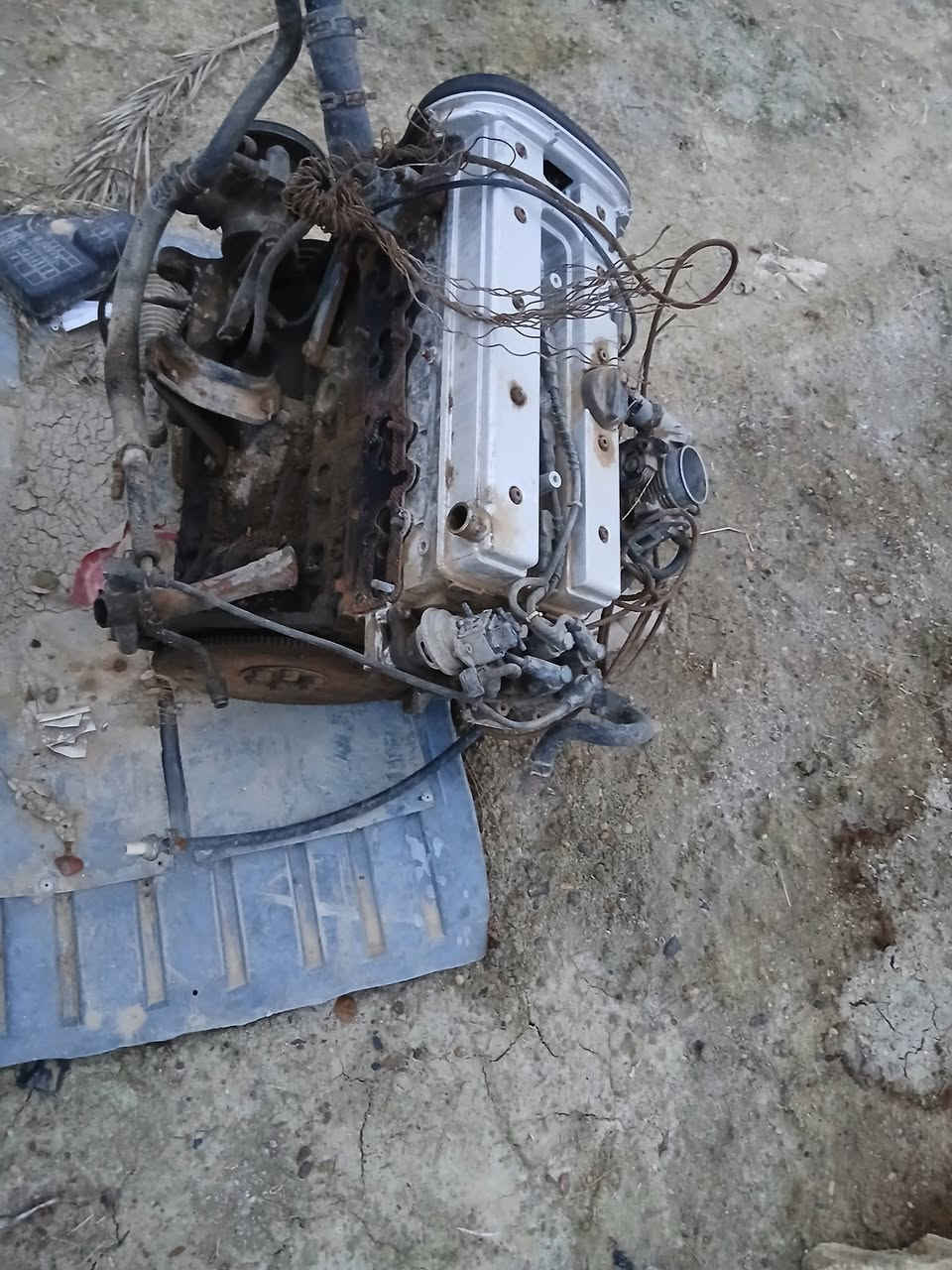 السلام عليكم 
للبيع محرك مسكر مال دايو محرك جديد شرط مكفول  لاتبخير ولاتنقيص كامل هو وتفرعاته السعر 375 مكان الرمادي للاتصال ***********
