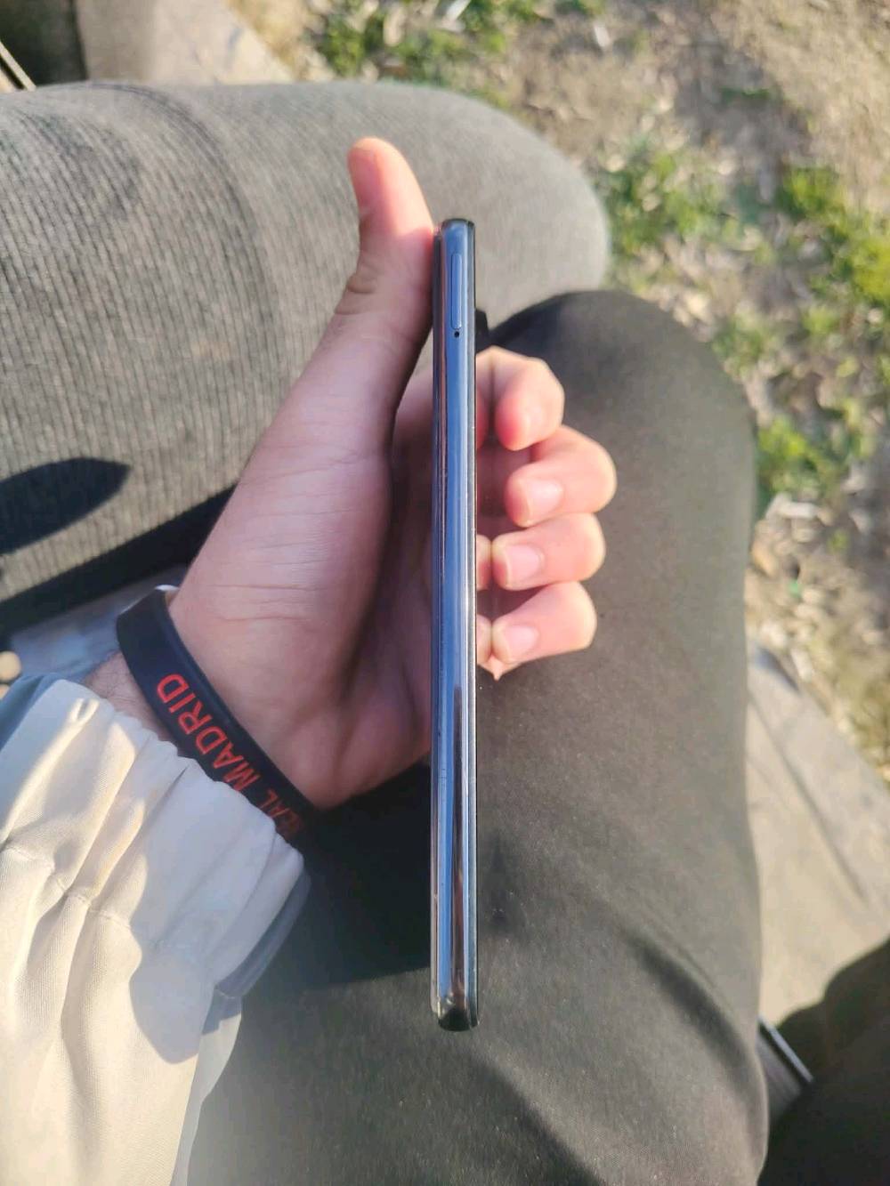 هاتف سامسونج بحالة جيدة، كفوء وسريع، مناسب للاستخدام اليومي. كاميرات عالية الأداء لتصوير صور وفيديوهات بجودة ممتازة. تصميم أنيق وخفيف الوزن يجعل الجهاز مريح في اليد. 

للمهتمين، الرجاء التواصل للترتيب على سعر مناسب.