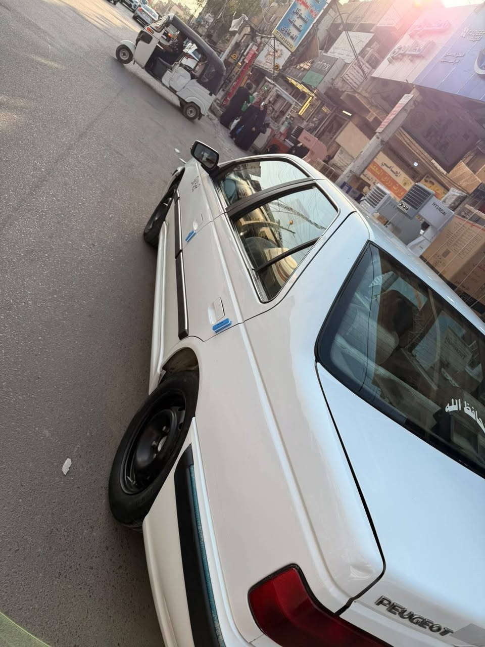 السلام عليكم بيجو بارص موديل
22 كير مكينه جدد حداديه جديده 
كهربائياته كلها شغاله 
بيه بارد بدايه الجاملغ الامامي 
وبنيد مبدل شركه مطابق والقديم عندي موجود 
تبريد شغال سنويه بأسمي السعر ٦٧ وبيه مجال 
العنوان الحريه الاولى شارع الزهاوي 
رقم هاتف ***********
